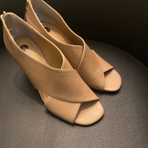 Dressbarn Simone taupe open toe zip back